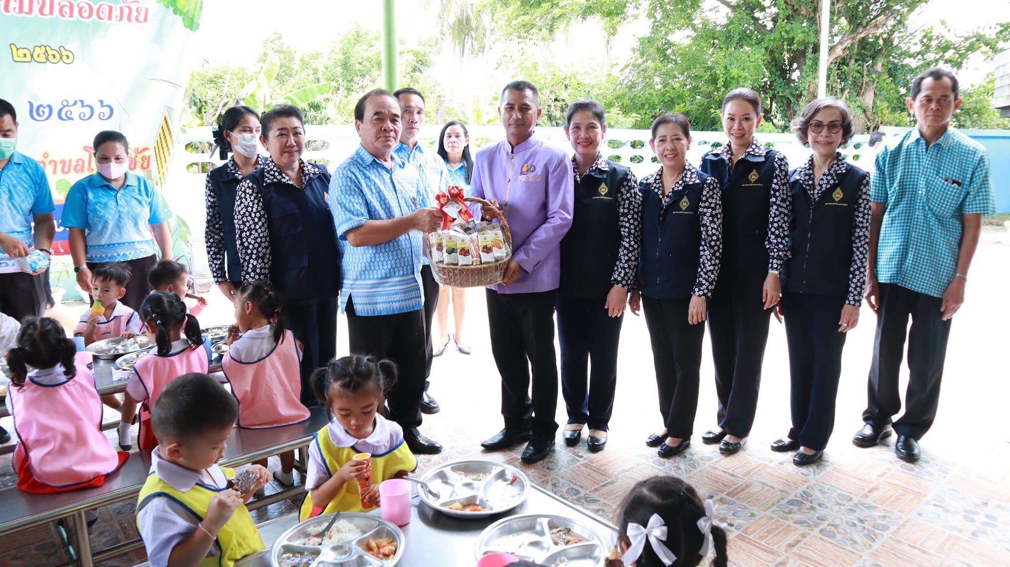 วันอังคาร ที่ 11 กรกฎาคม พ.ศ. 2566 นายทองปน วรคันธ์ นายกเทศมนตรีตำบลโพธิ์ชัย พร้อมคณะผู้บริหาร สมาชิกสภาเทศบาล ร่วมให้การต้อนรับ นายราชันย์ ซุ้นหั้ว ผู้ว่าราชการจังหวัดหนองคาย และนางนงลักษณ์ ซุ้นหั้ว นายกเหล่ากาชาดจังหวัดหนองคาย/ประธานแม่บ้านมหาดไทยจัง