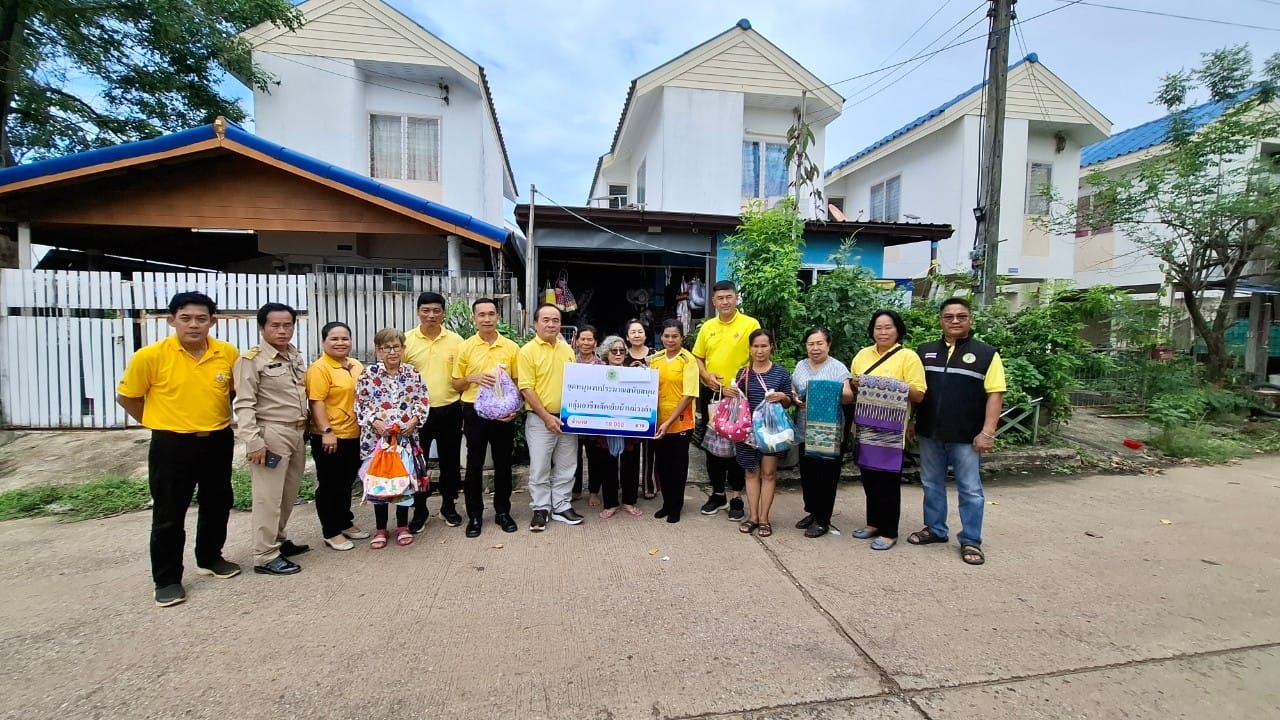 มอบเงินอุดหนุนกลุ่มอาชีพตำบลโพธิ์ชัย กลุ่มวิสาหกิจชุมชนแม่บ้านเกษตรกรบ้านคำแค / กลุ่มวิสาหกิจชุมชนตัดเย็บผ้าบ้านม่วงคำ หมู่ 12 เอื้ออาทร